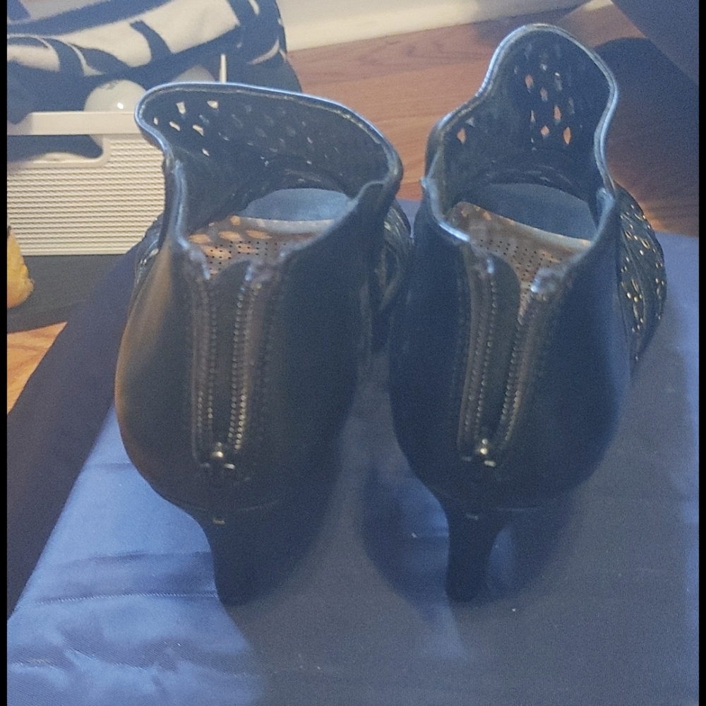Shoes - Picture 3 of 3